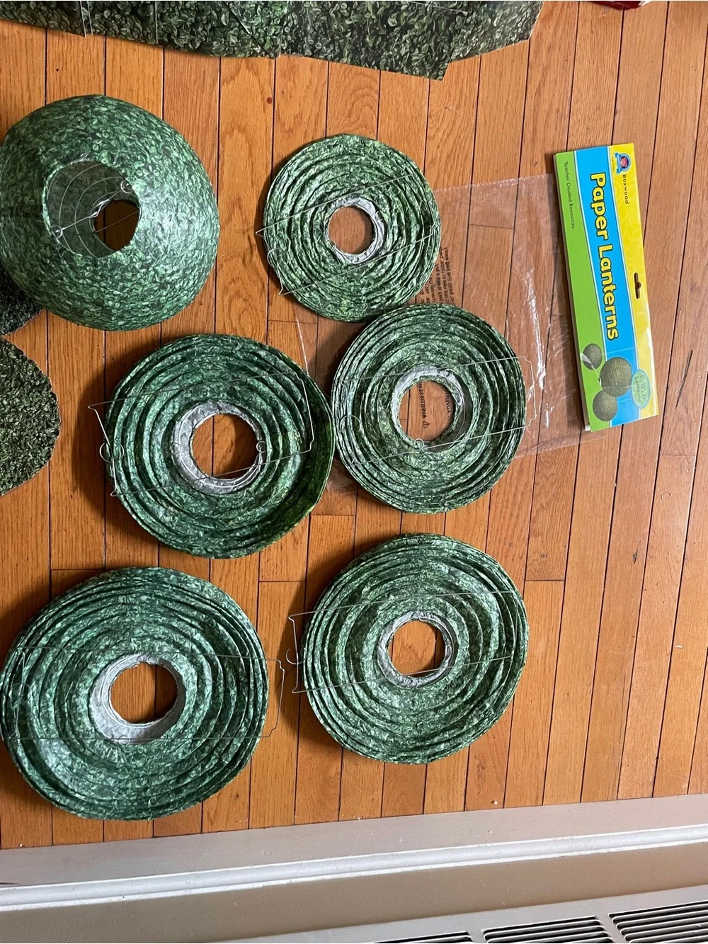 Green Decorative Party Plaque and Topiary Set - Teacher Created Resources